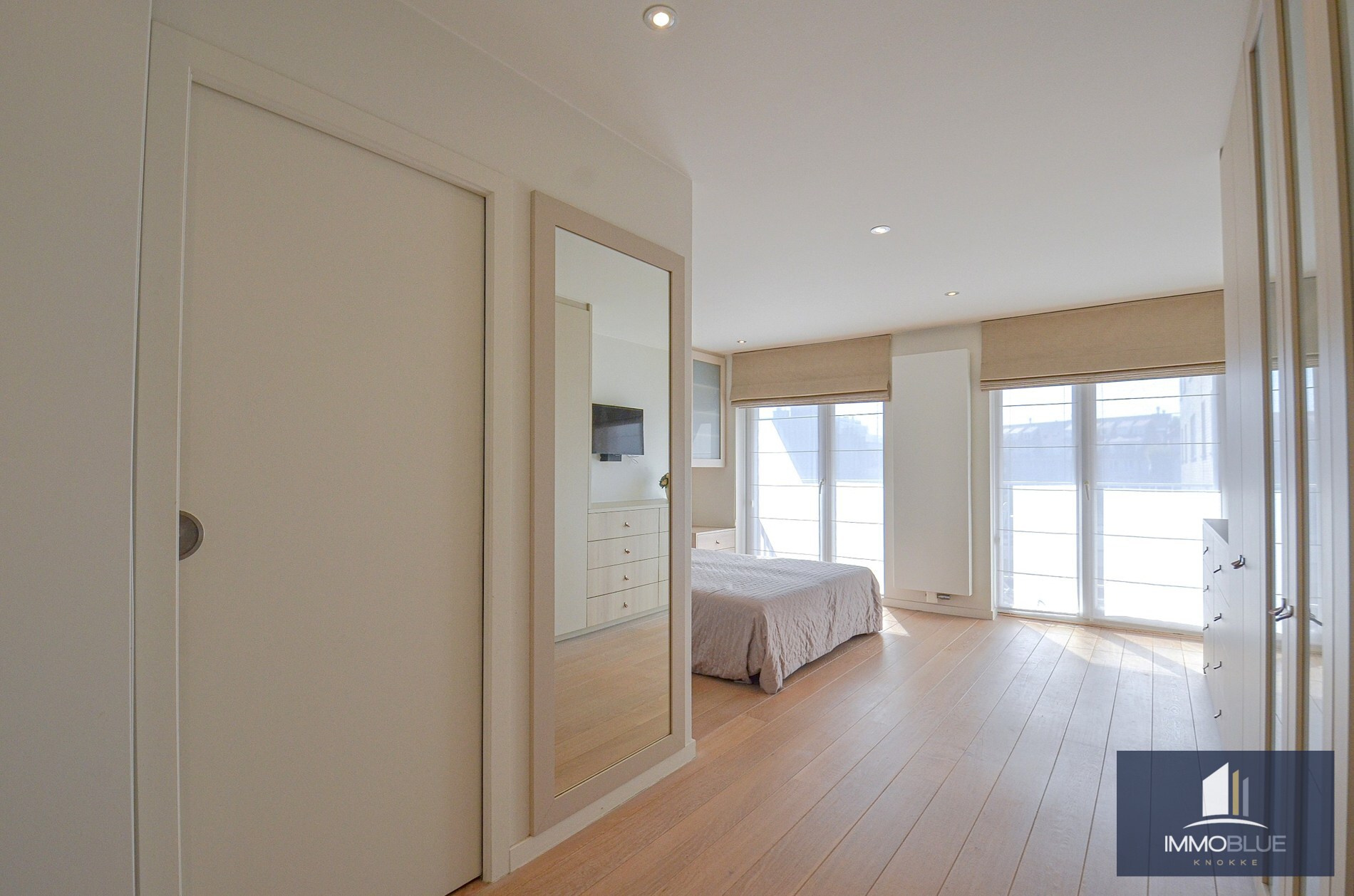 Topaanbieding – Uitzonderlijk ruim appartement gelegen in een stijlvolle residentie. 
