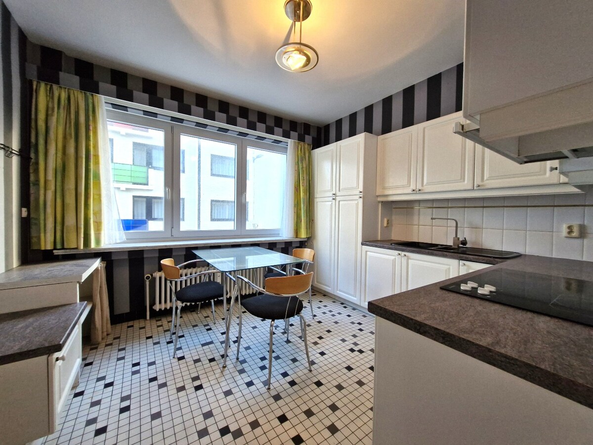 Groot hoekappartement met open zicht over de markt te Blankenberge 