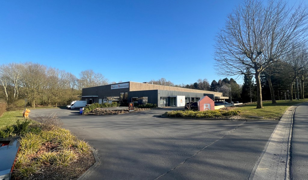 Bedrijfspand te koop in industriezone Klein Frankrijk in Ronse