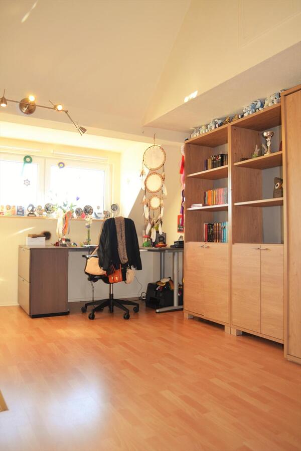 Splendide propriété avec piste couverte et boxes sur environ 1,3ha 