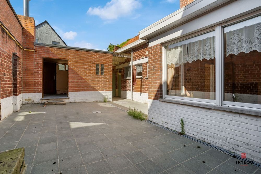 Ruim handelshuis op centrale ligging in Houthulst 