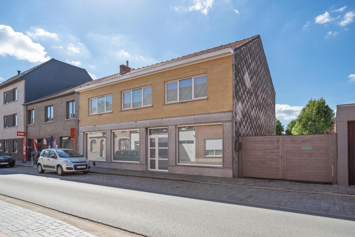 Ruime halfopen woning met 5 slaapkamers in het Centrum van Houthulst 
