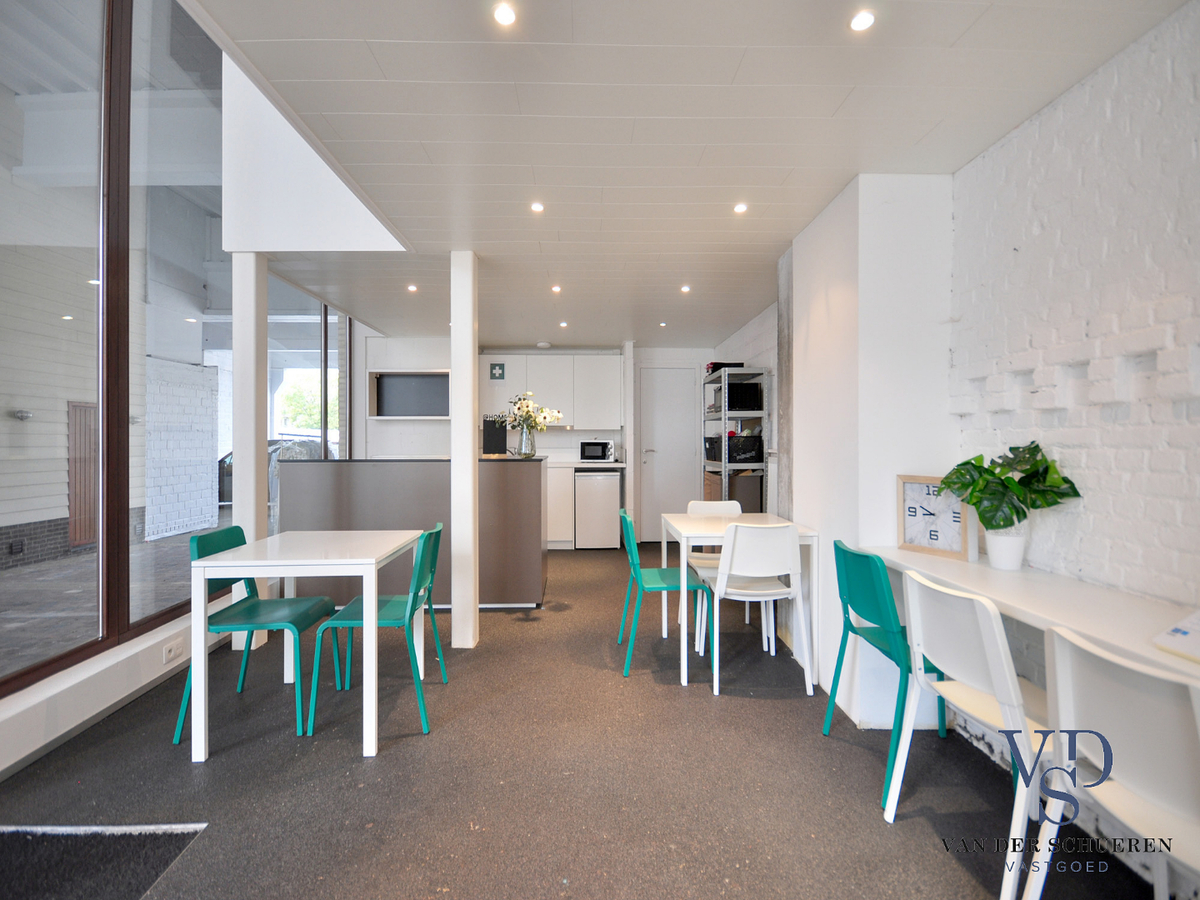 Eigentijdse loft voor wonen en werken. Opportuniteit als investeringspand ! 