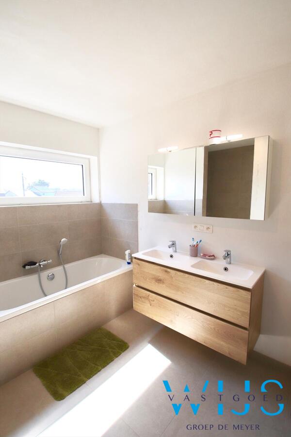 Enorm ruime nieuwbouwwoning op een perceel van 1088 m² te ERTVELDE ! 