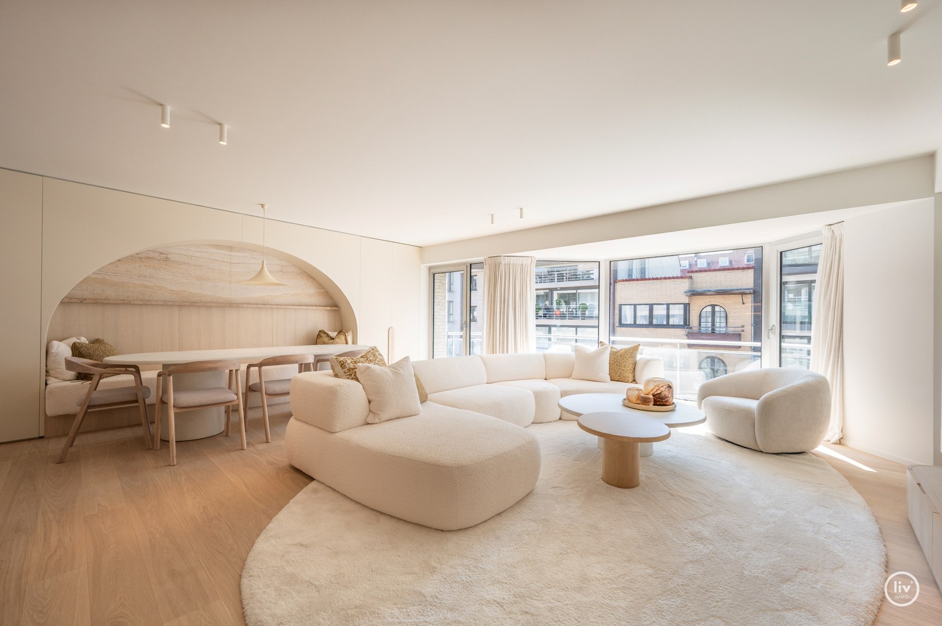 Appartement de plus de 3 chambres avec des finitions très luxueuses et possibilité de garage dans l'immeuble. 