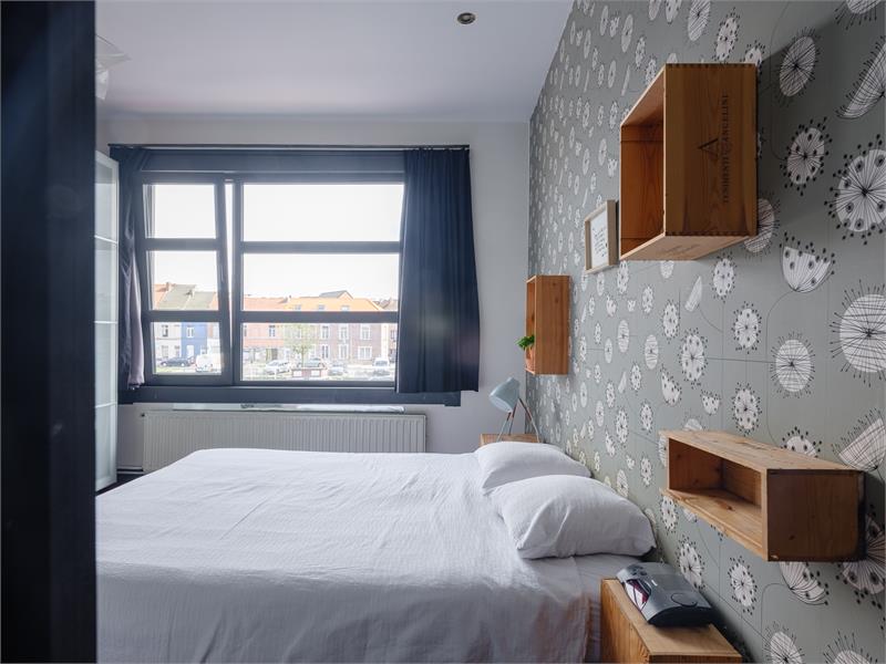 Lichtrijke en recent gerenoveerde woning op toplocatie aan het water 