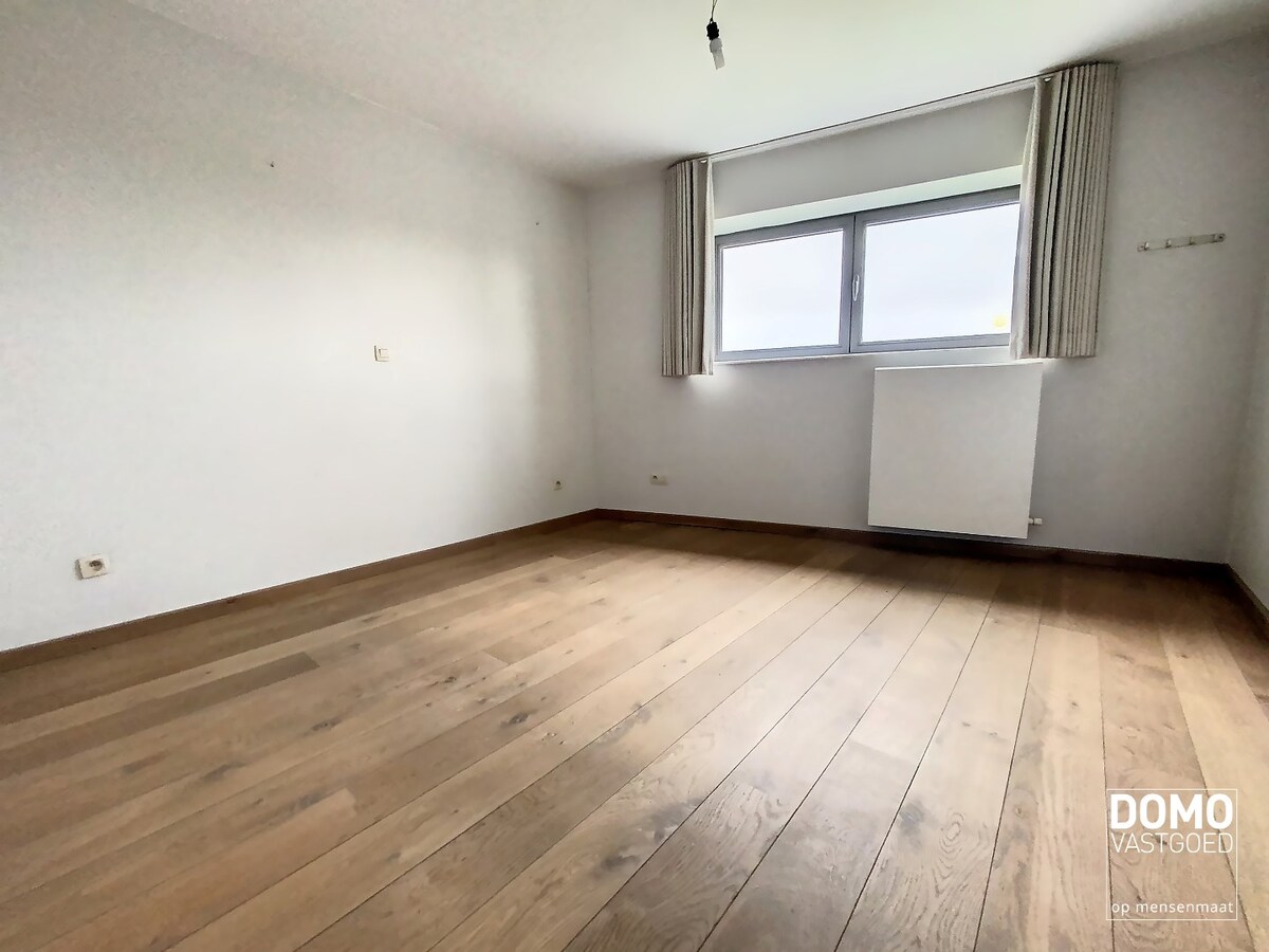 Ruime penthouse in Kermt met terras, lift, 3 slaapkamers en ruim terras 