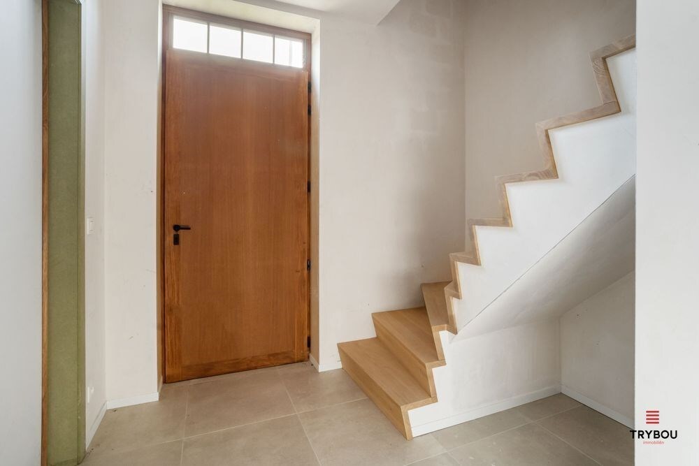 Uitstekend gelegen, halfopen nieuwbouwwoning op een boogscheut van het Centrum van Roeselare 