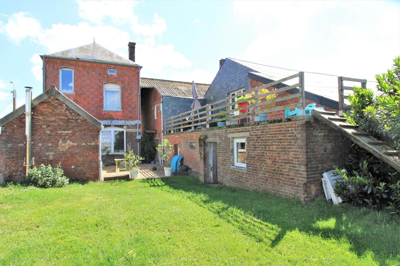 Maison avec centre équestre et appartement supplémentaire sur environ 1.3ha à Hannut (Liège) 