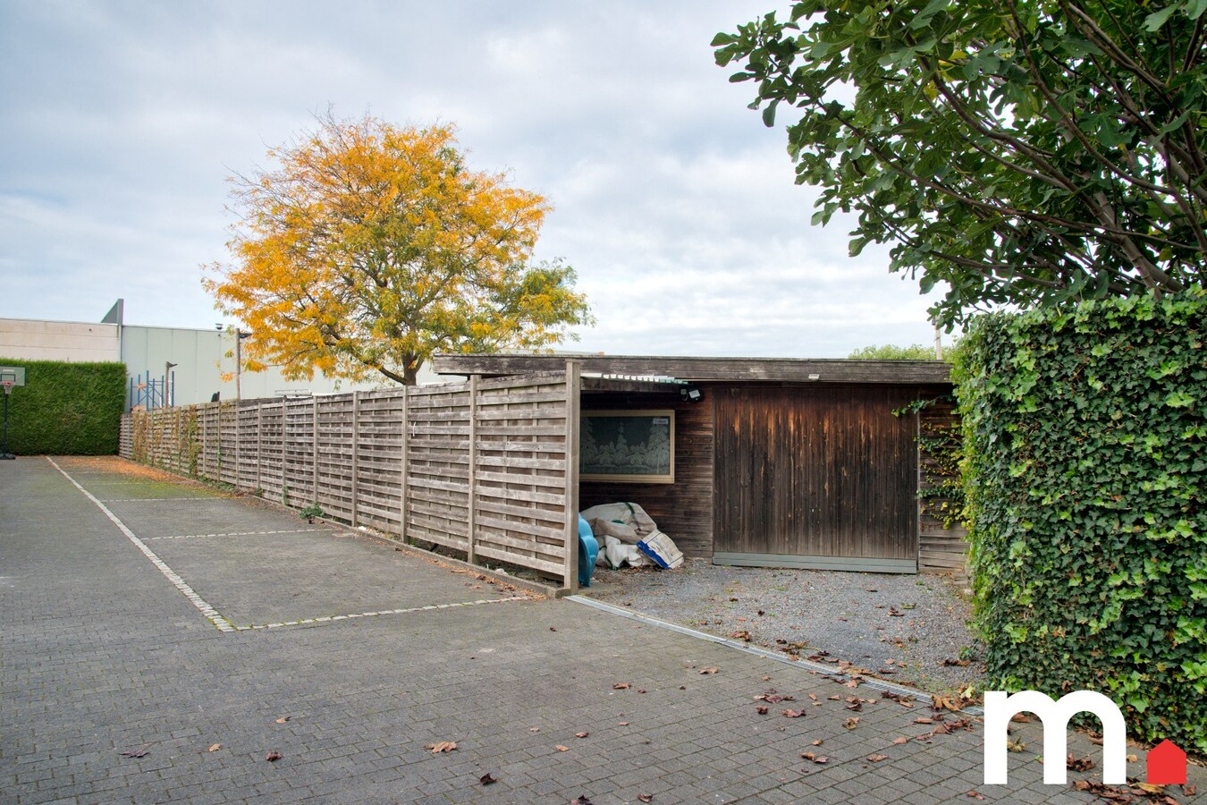 Villa met binnenzwembad, sauna en praktijkruimte (160m2) te Kuurne ! 