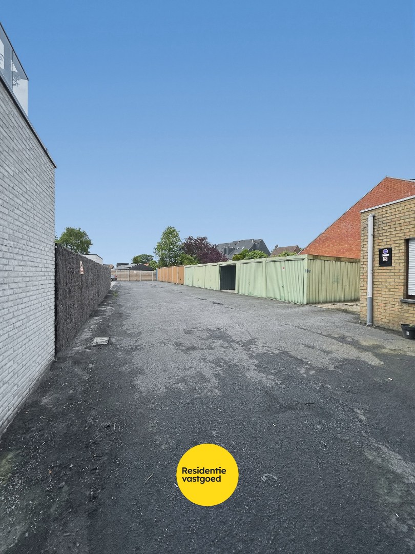 Garagebox in het centrum van Eernegem 