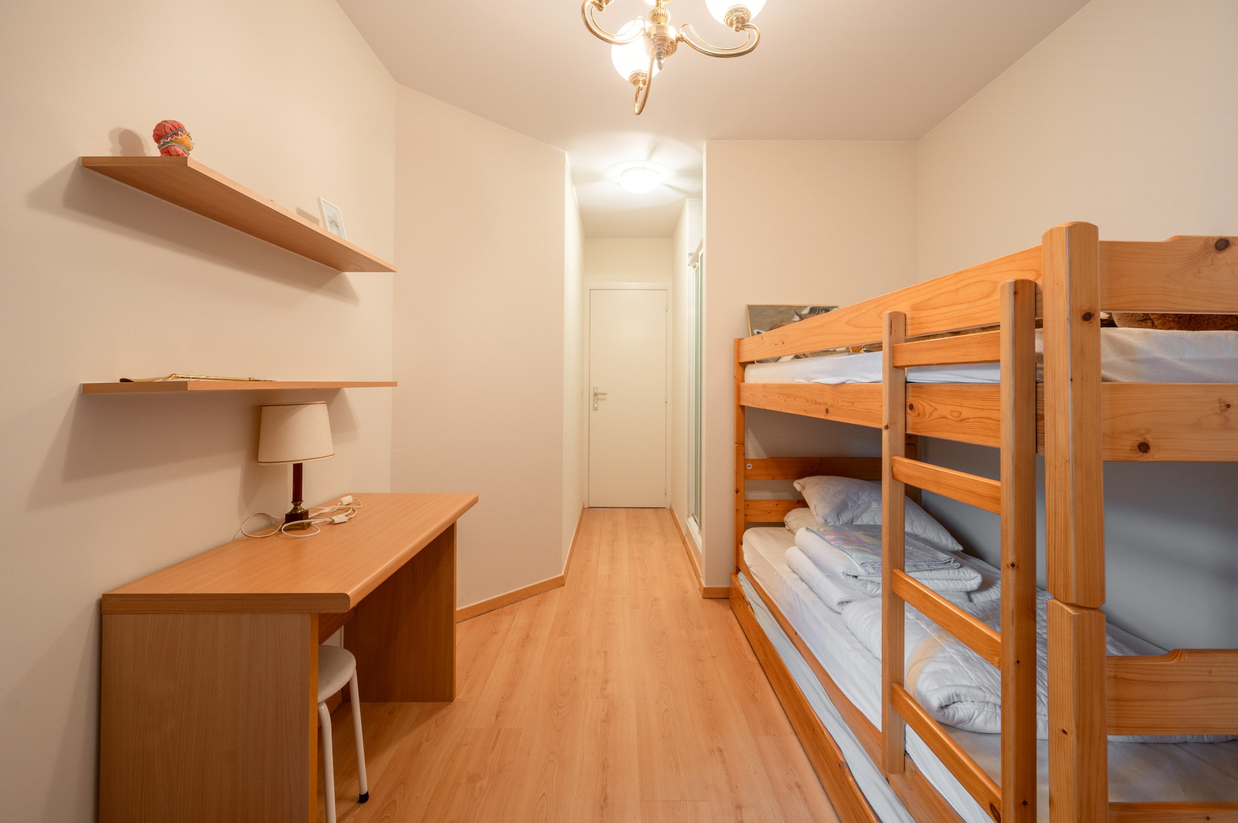 Op te frissen appartement met 2 slaapkamers te koop in het centrum van Knokke 