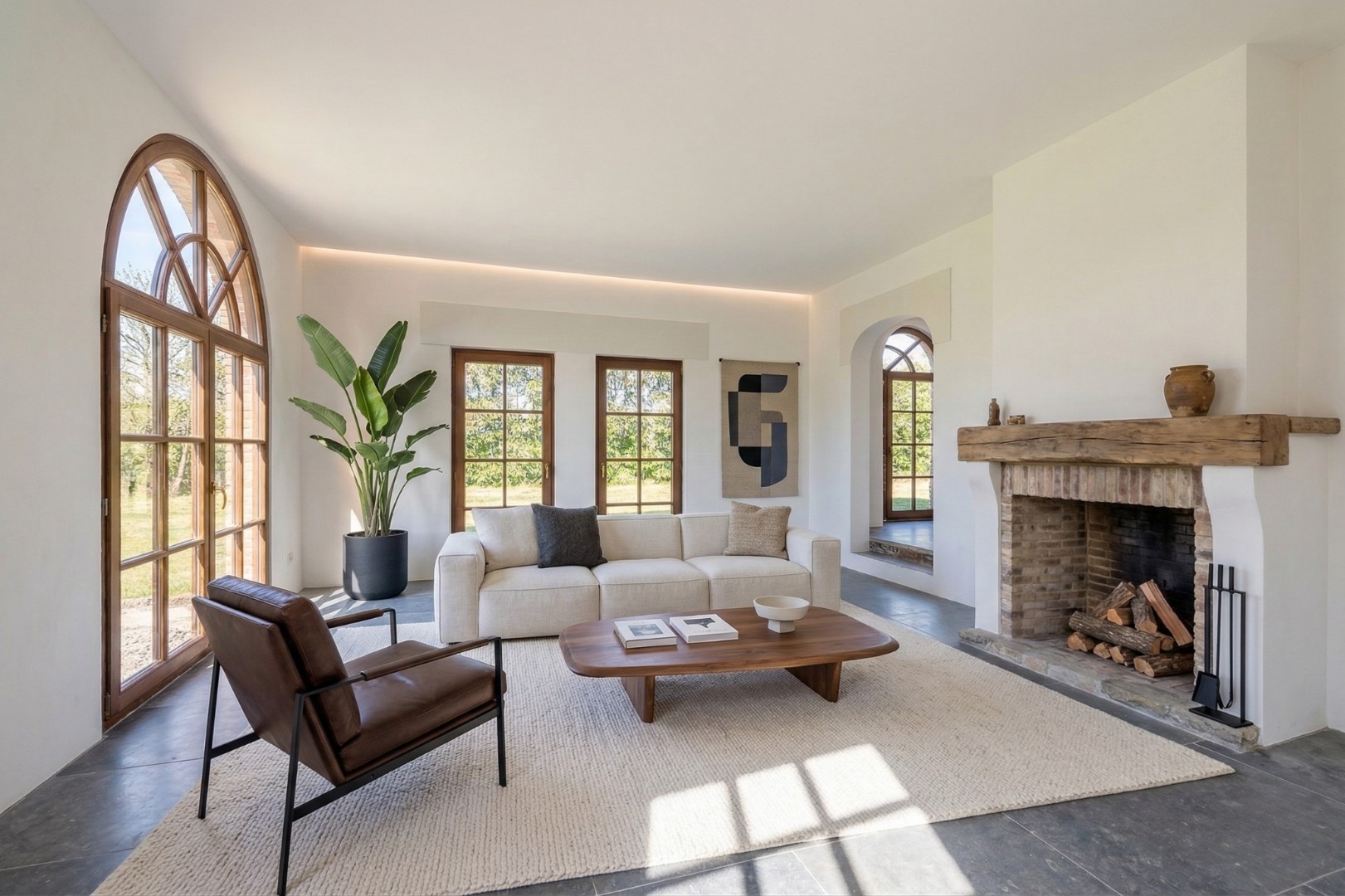 Landelijk gelegen ruwbouwhoeve met bijgebouwen op uitzonderlijk perceel van ca. 9.331 m² 