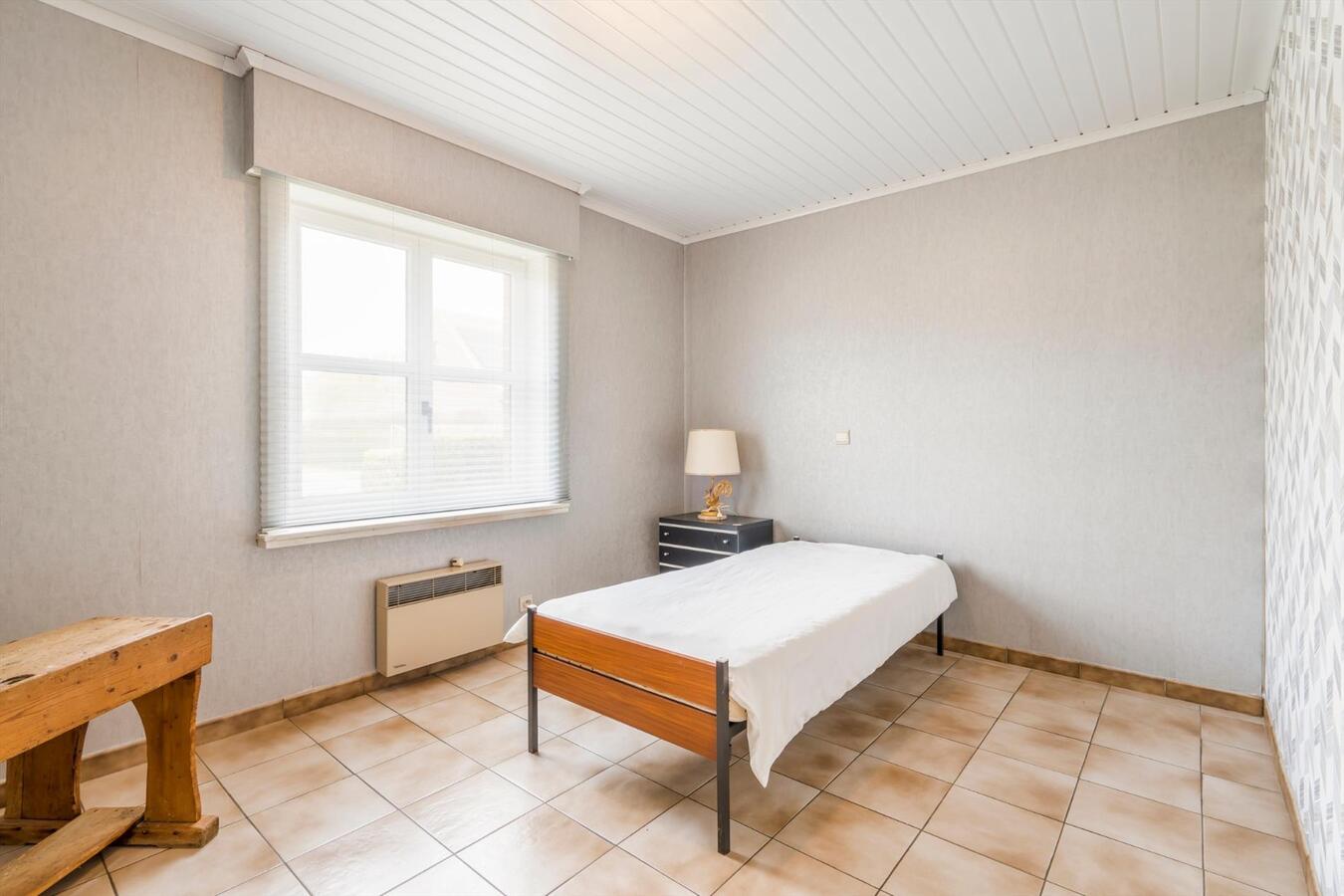 Rustig gelegen instapklare woning met 4 slaapkamers op 690 m² te Koekelare 