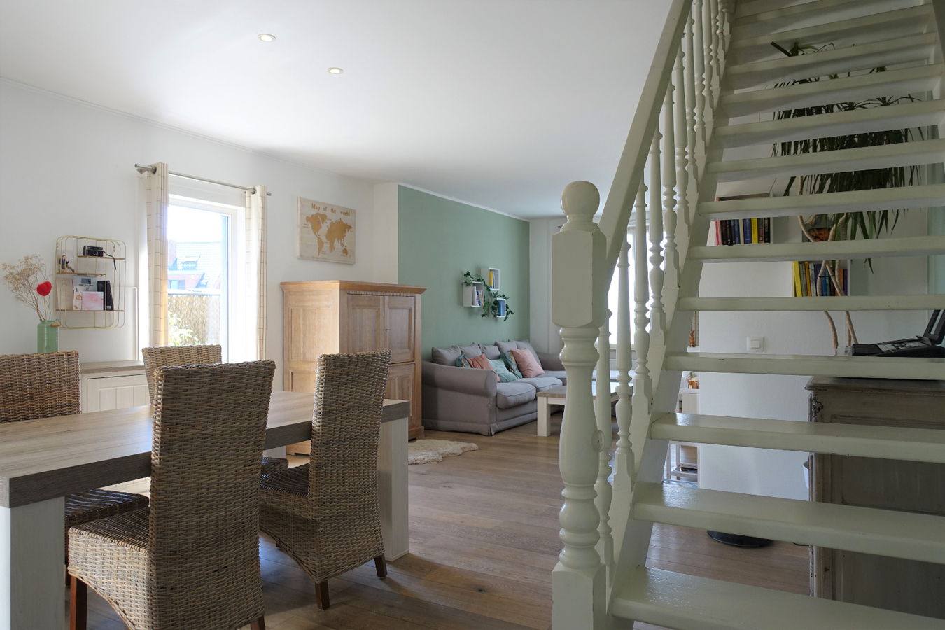 Goed gelegen hoekwoning met gezellige tuin en garage 