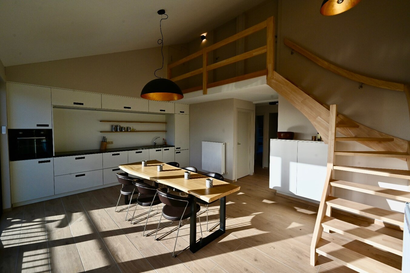 UNIEKE PENTHOUSE MET TERRAS (GEMEUBELD) 