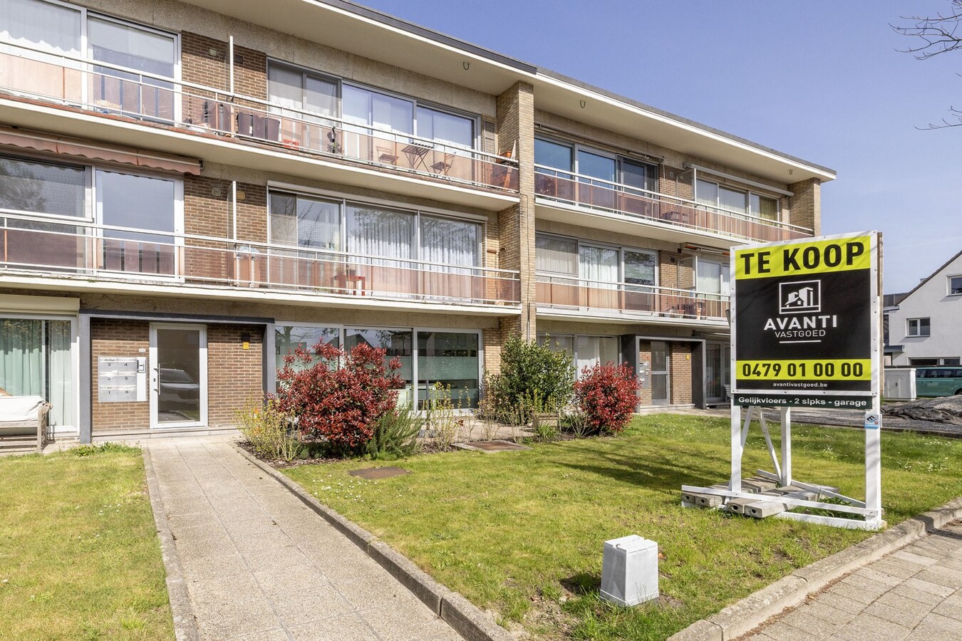 Instapklaar gelijkvloers met 2 slpks en garagebox 