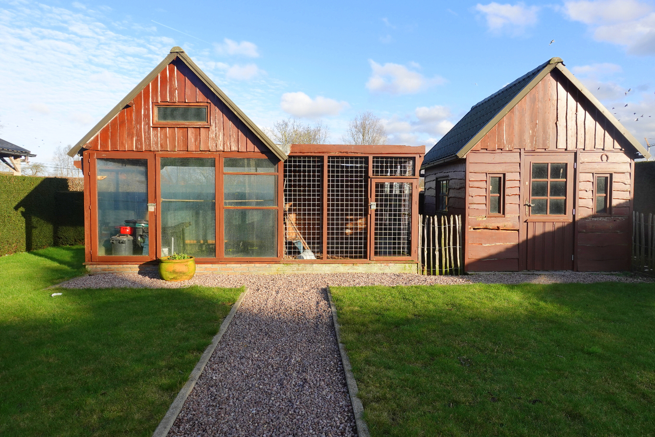 Charmante woning met 2 garages 