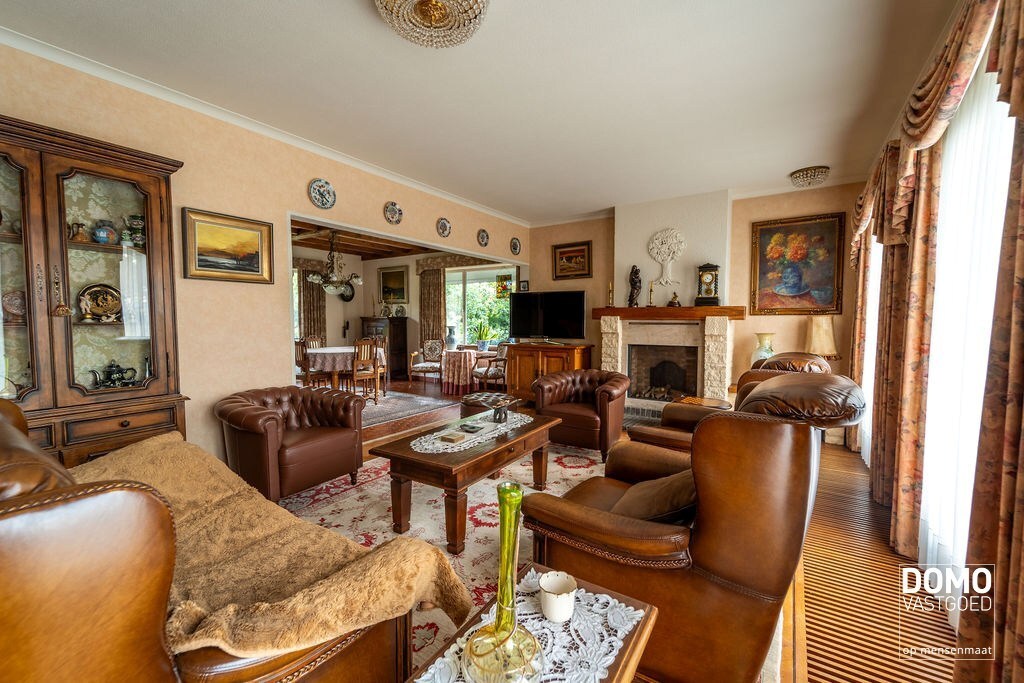 KARAKTERVOLLE, RUIME WONING MET 4 SLAAPKAMERS EN ZONNIGE TUIN TE STOKROOIE 