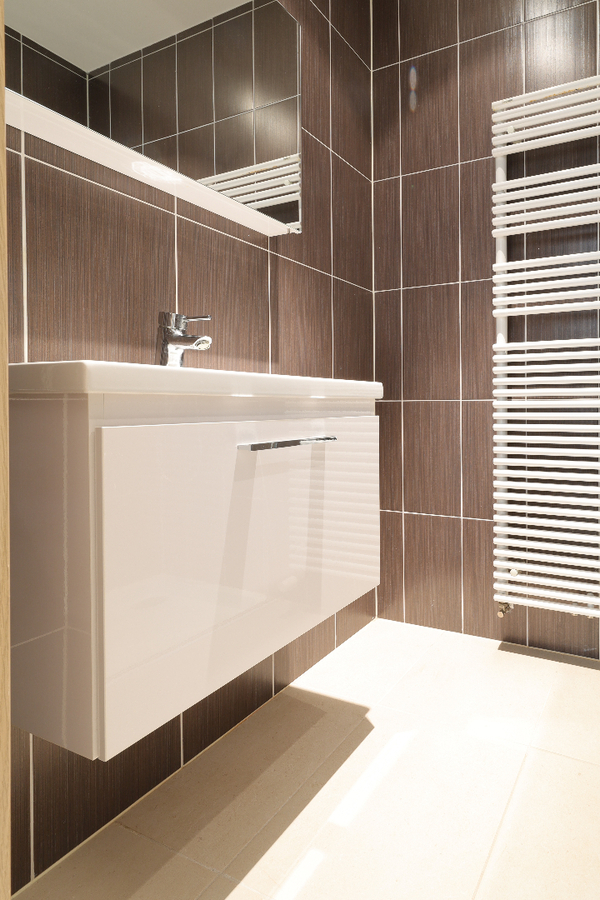 Gelijkvloers appartement met garagebox op uitstekende ligging 