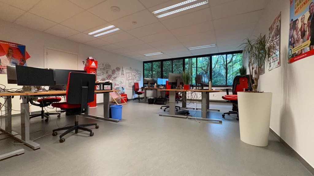 Gelijkvloerse kantoren te koop langs Singel in Antwerpen