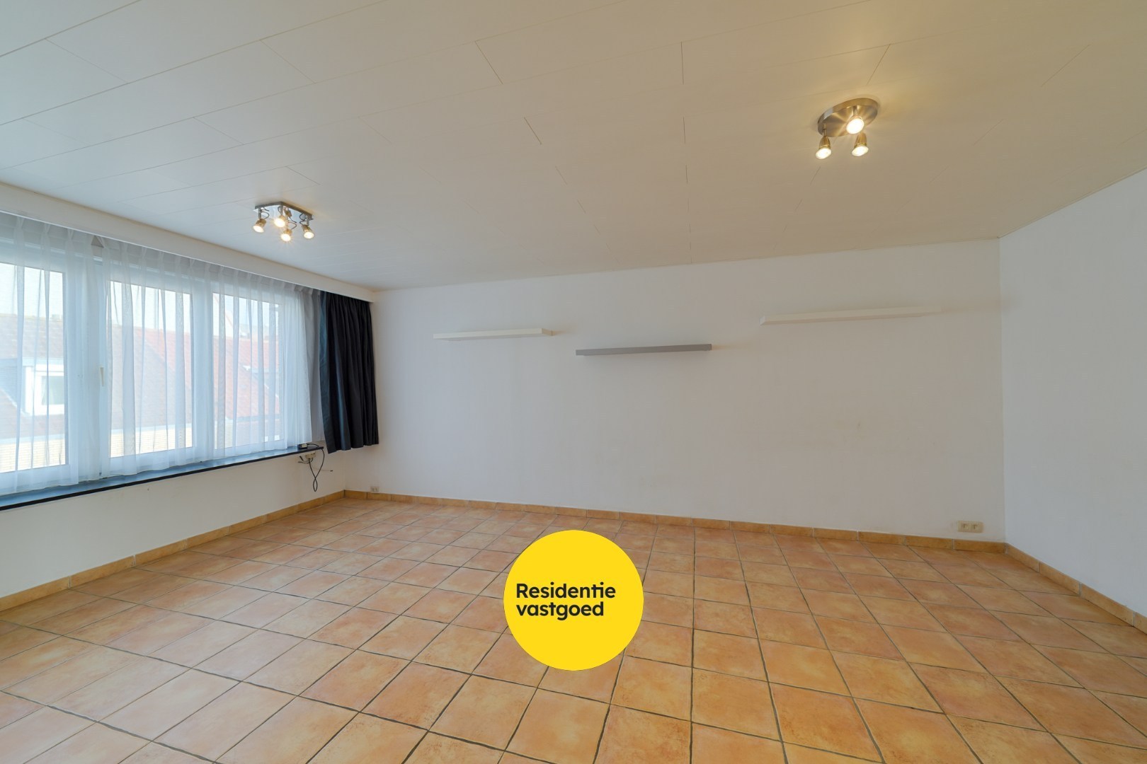 Instapklaar appartement met 2 slaapkamers– op wandelafstand van zee en winkels 