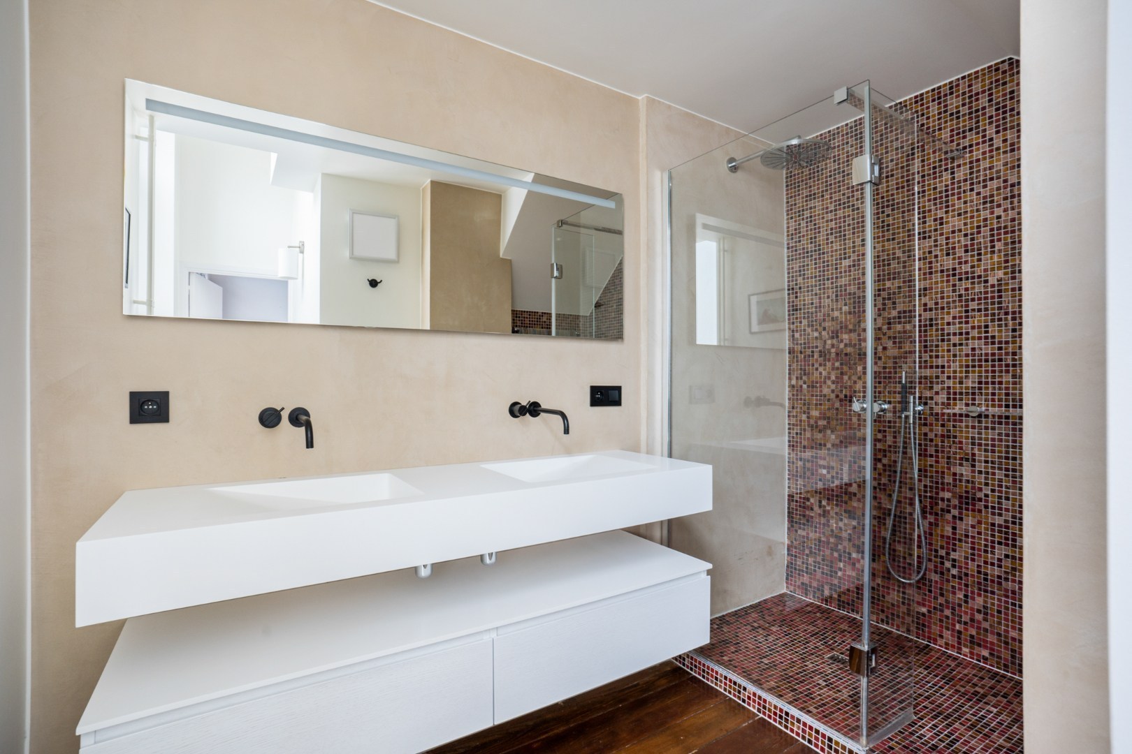 Bijzonder ruim duplexappartement met dakterras in hartje Gent 