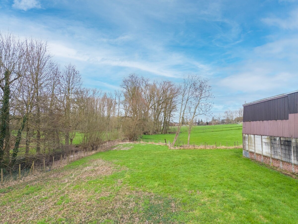 Bouwgrond voor OB met groot stuk achtergrond te Erondegem 