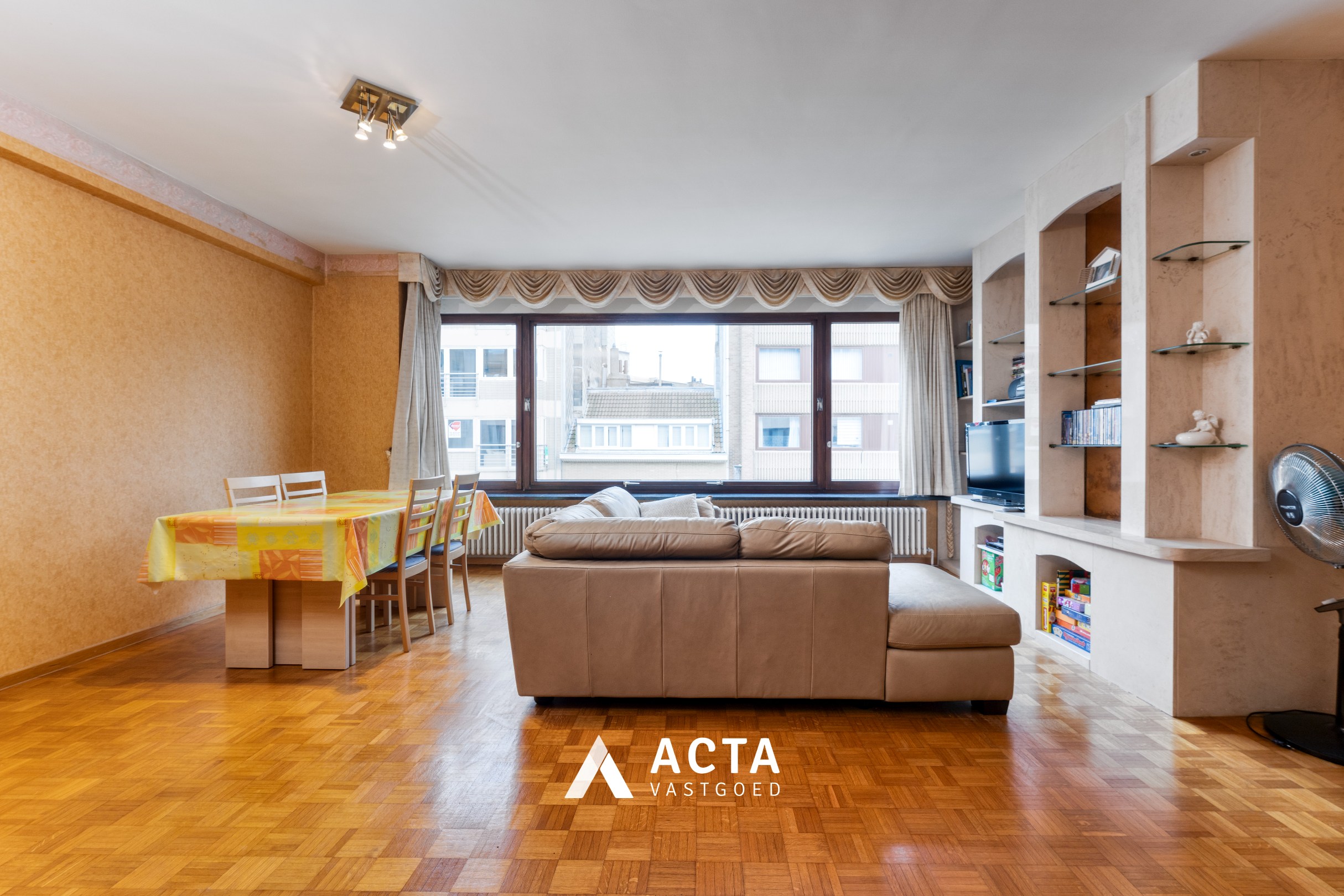 Ruim en centraal gelegen appartement op het Leopold I Plein in Oostende 