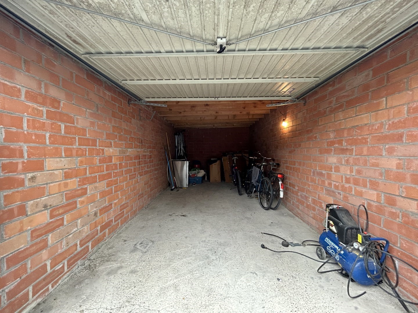 Instapklaar appartement met 2 slpk. en zeer groot terras in centrum Geel 