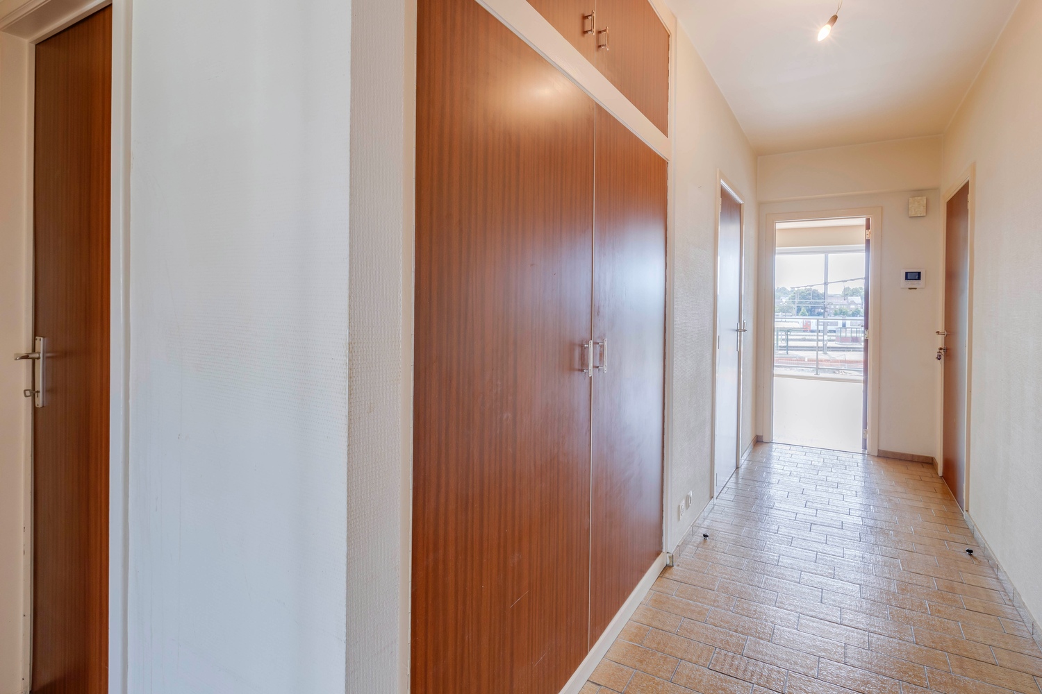 Centraal gelegen ruim appartement met optioneel een garage. 