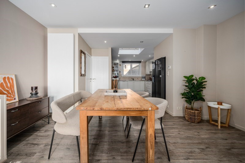 Instapklare, gerenoveerde gezinswoning met garage en oprit in hartje Zeebrugge 