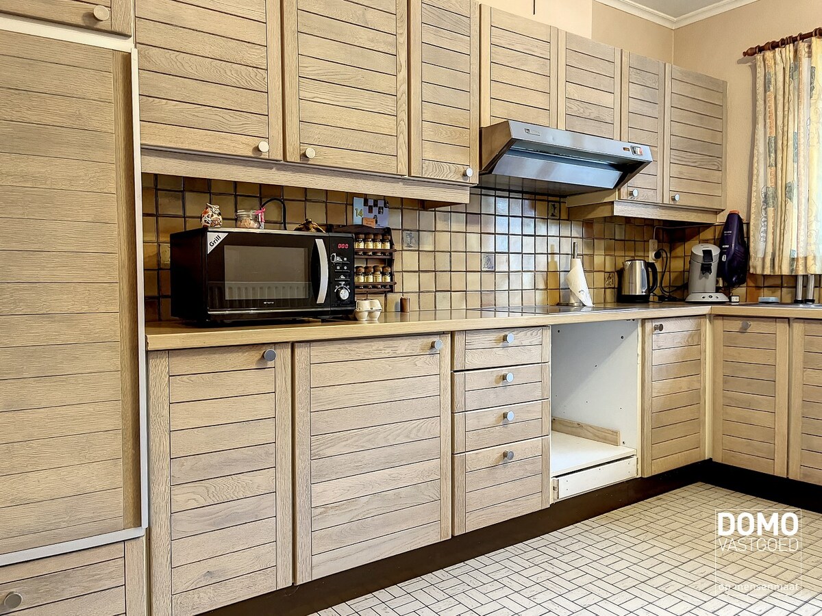 Ruime woning met tuin, inpandige garage en 4 slaapkamers in Linkhout. 