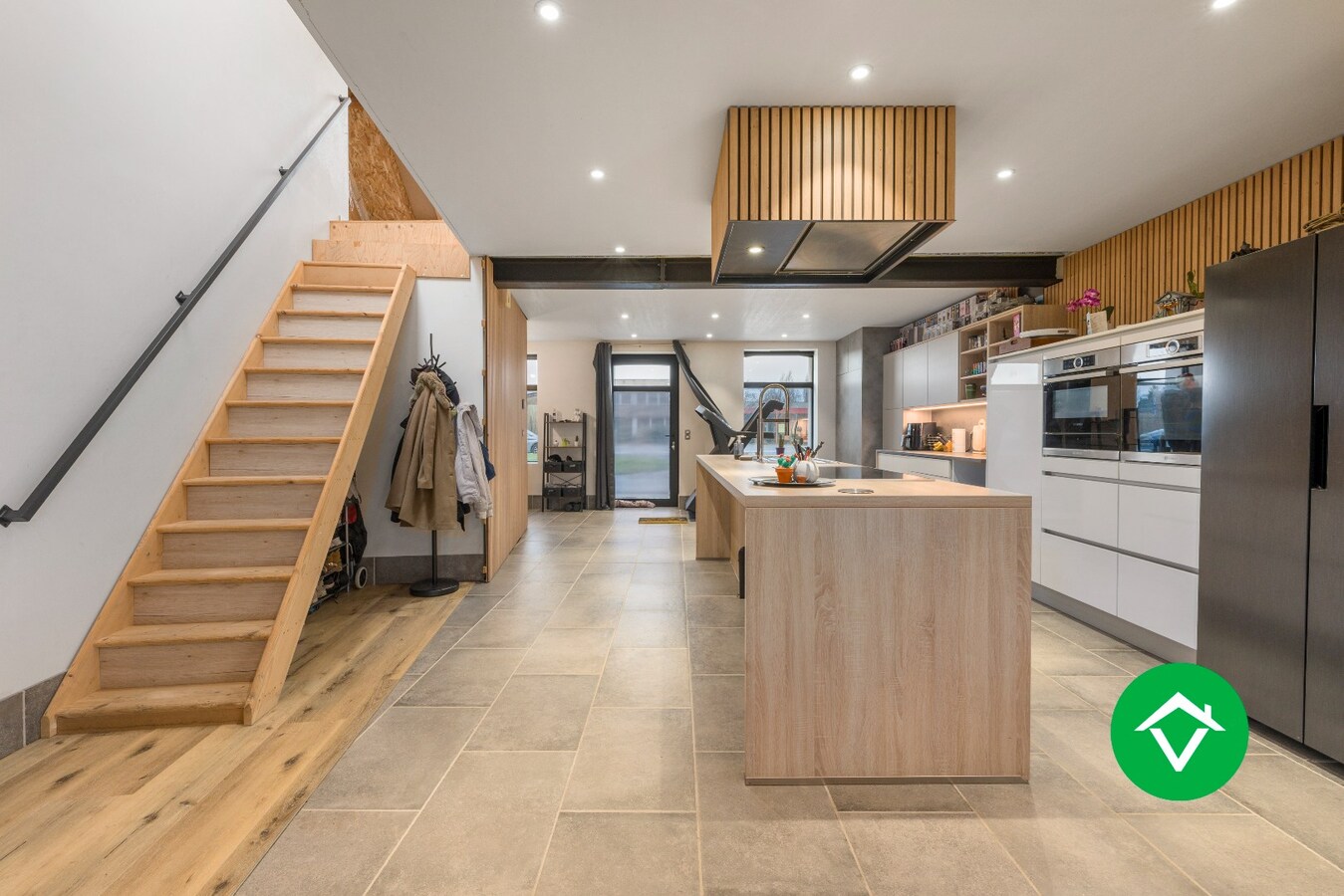 Energiezuinige, instapklare gezinswoning op 716 m² met zonnige tuin en vlotte verbindingen 