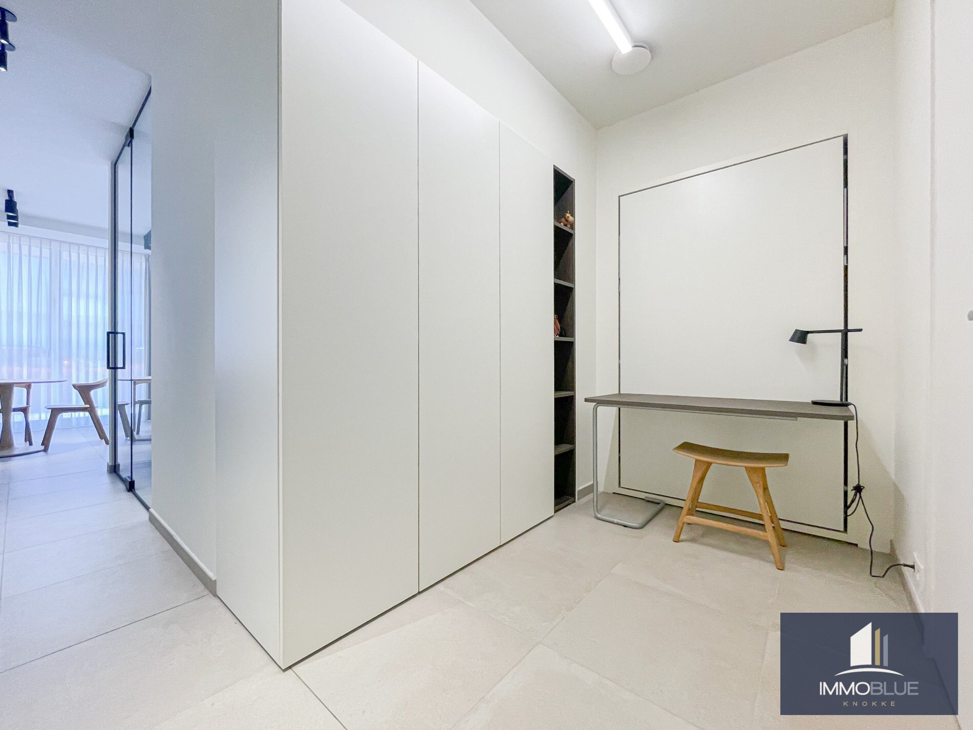 Subliem smaakvol ingericht hoek appartement gelegen in een recente residentie. 