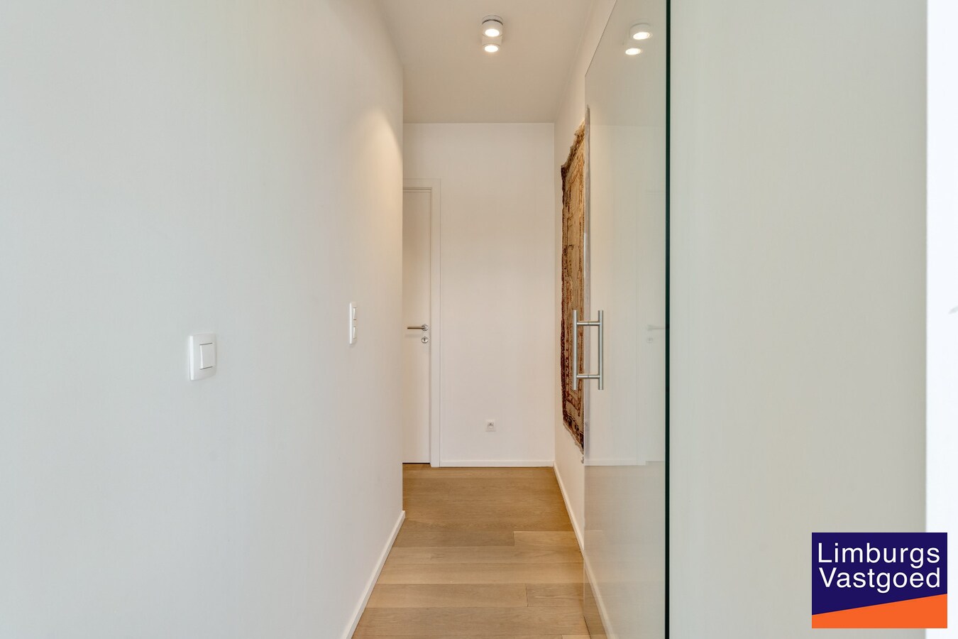 Exclusief penthouse met ruim terras, 2 slpk, dubbele autostaanplaats, centrum Genk 