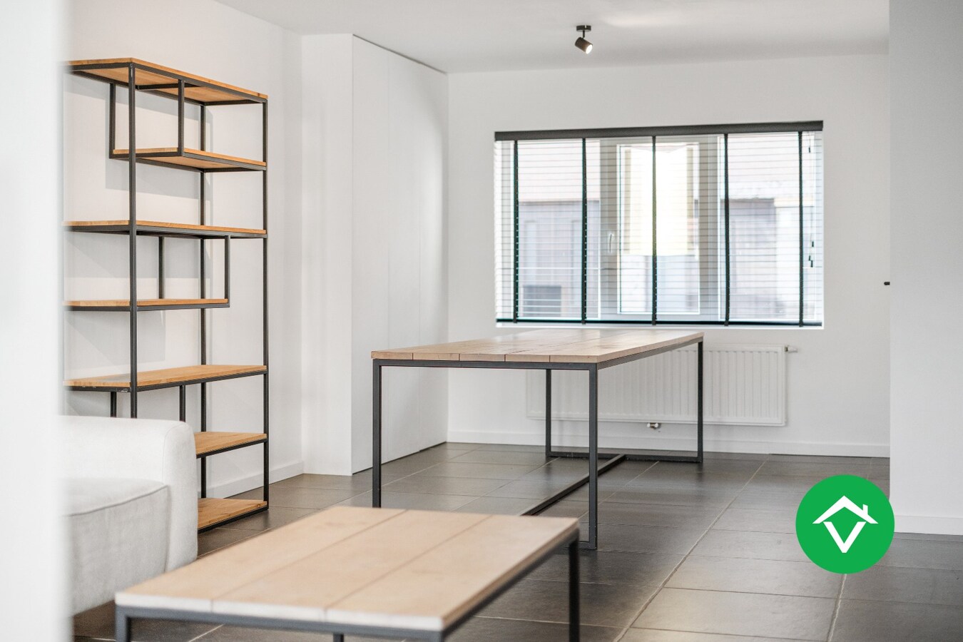 Volledig vernieuwde woning met 3 slaapkamers en bijgebouw in centrum Koekelare 