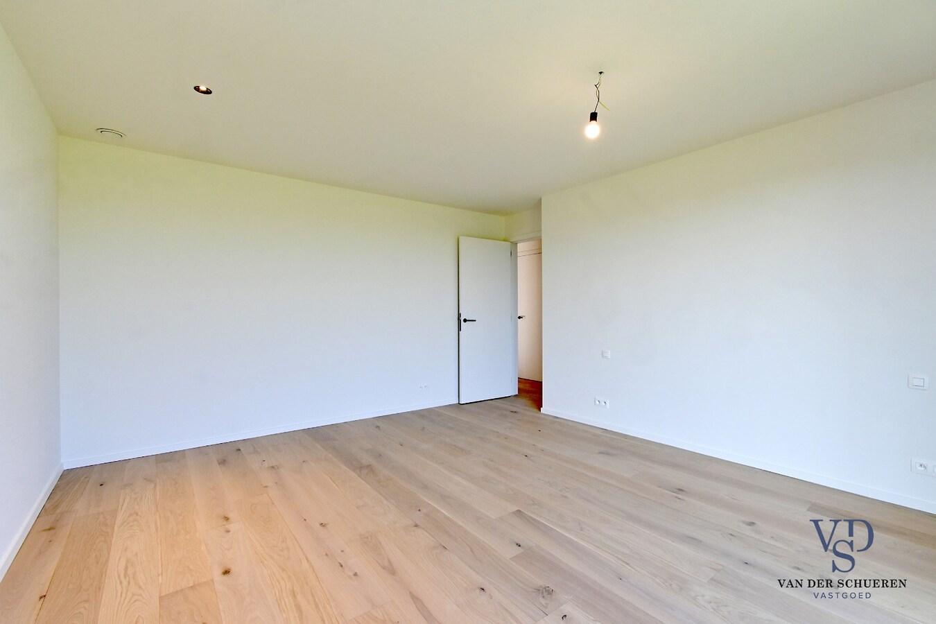 IN OPTIE ! Half Open Bebouwing met afzonderlijke garage 