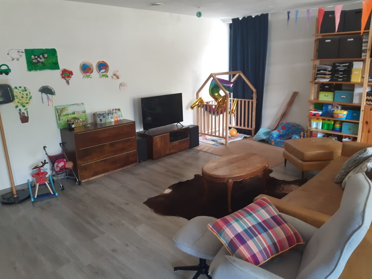 BEN-appartement met terras en tuintje. 