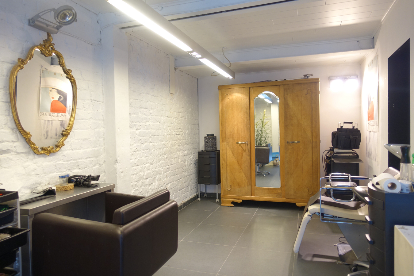 Polyvalent hoekpand met karaktervol appartement en terras 