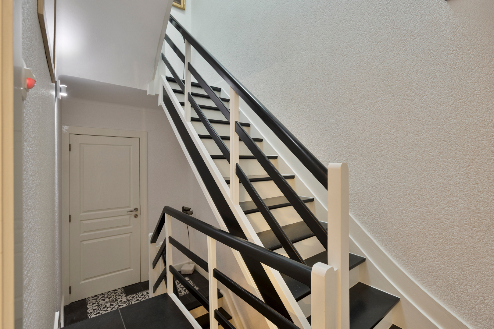 Ruime en centraal gelegen woning met dubbele garage 
