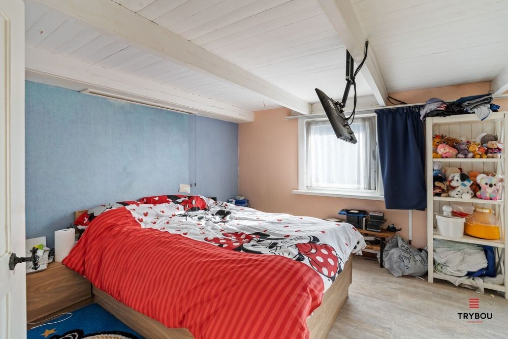 Centraal gelegen starterswoning op ruim perceel van 1658 m² 