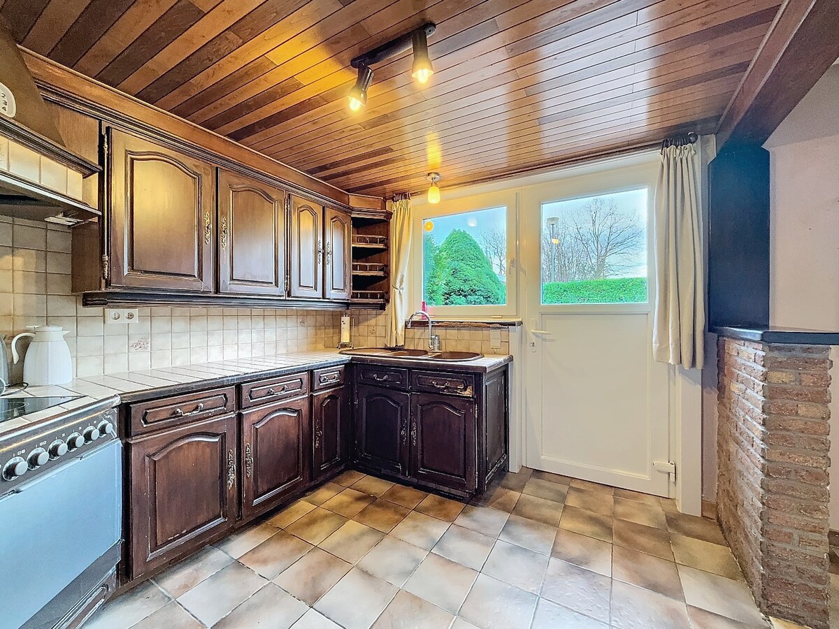 Op te frissen HOB met garage en tuin te Bijloke 