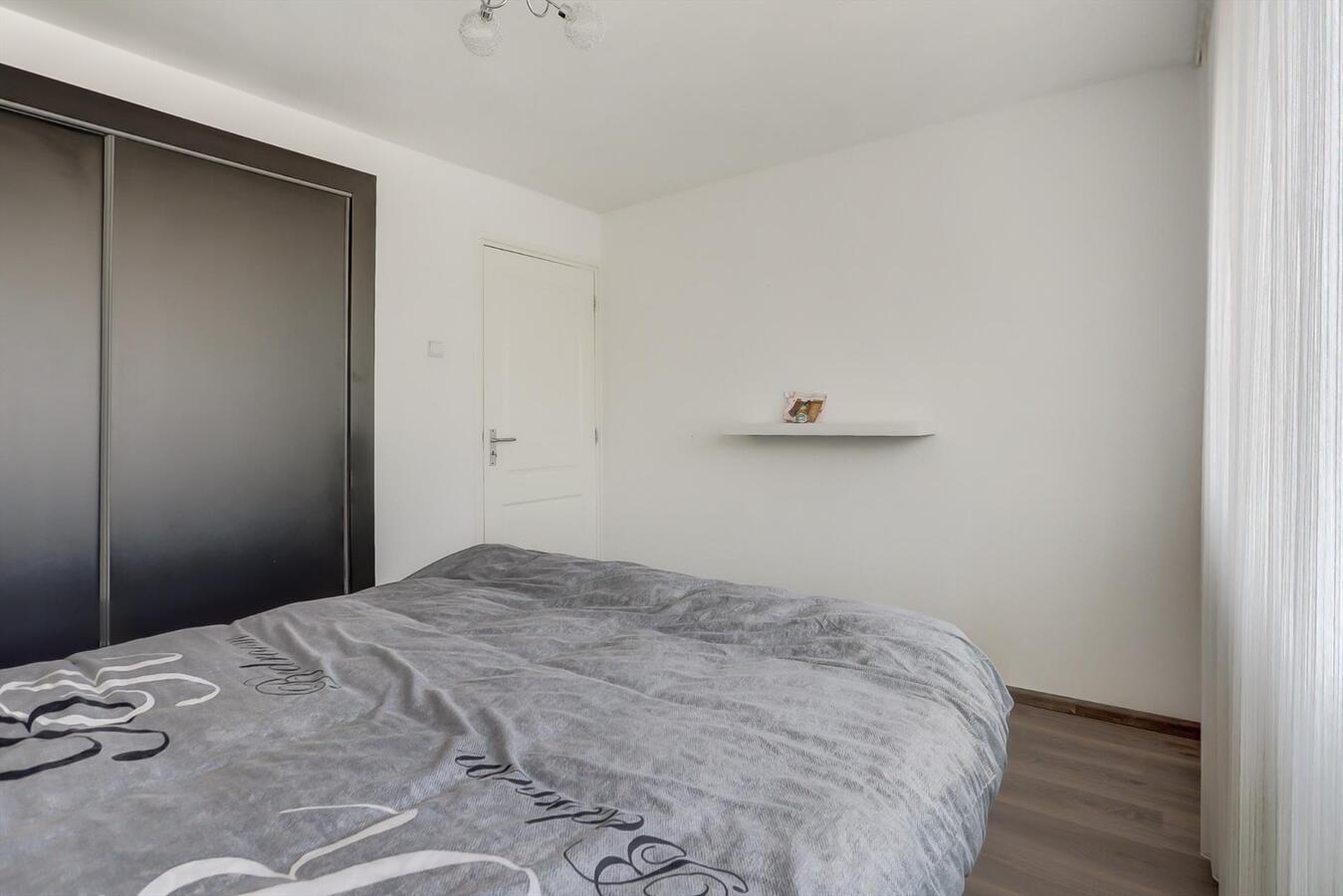 Tussenwoning met 4 slaapkamers en ruime garage van 6 x 5 m! 