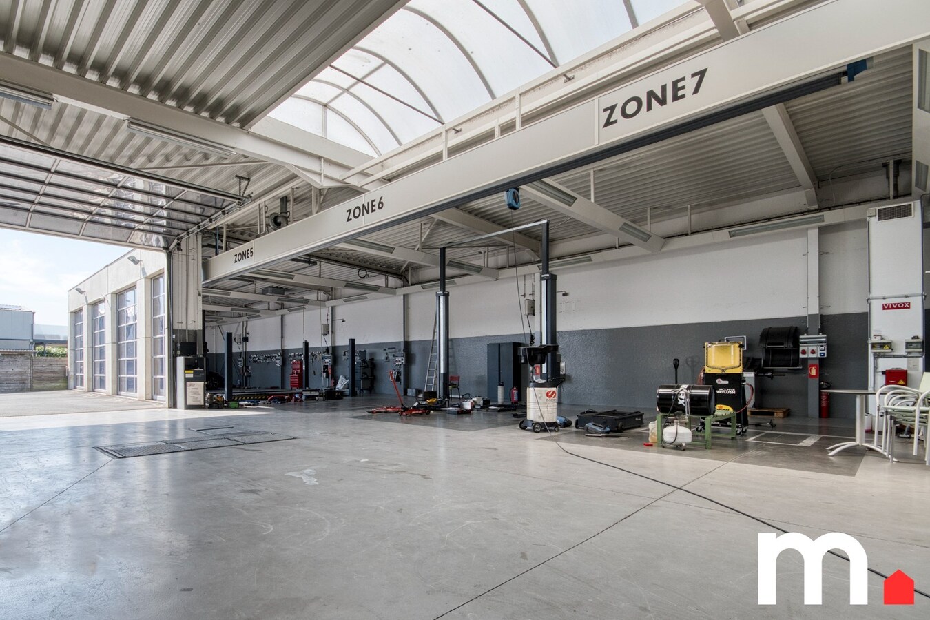 Recente garagewerkplaats met carwash en magazijn ! 