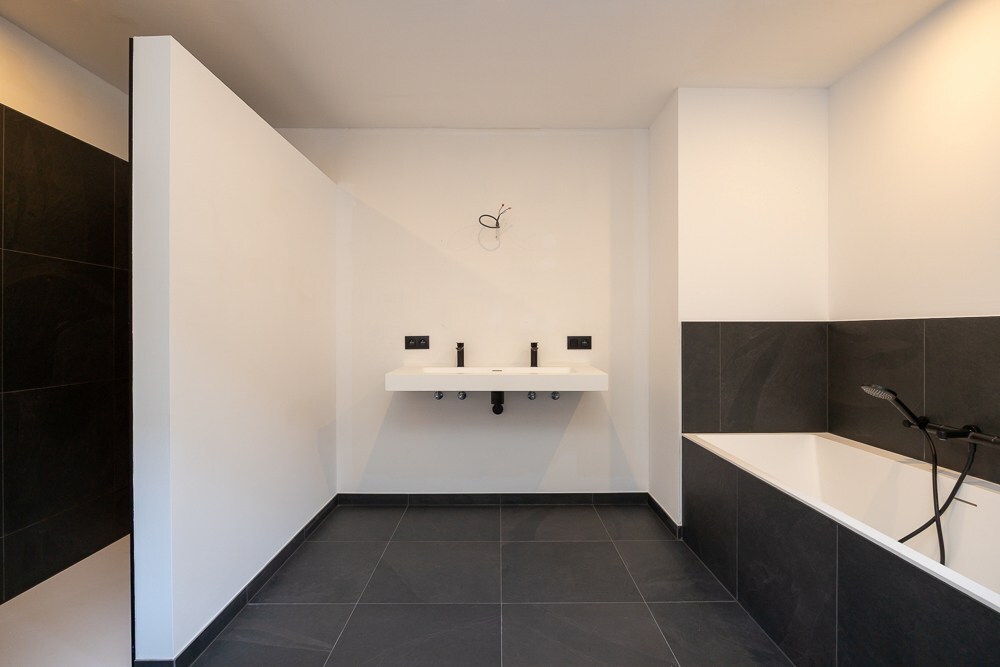 Ruime gezinswoning met grote koer (overdekt terras) nabij het Rivierenhof te Deurne 