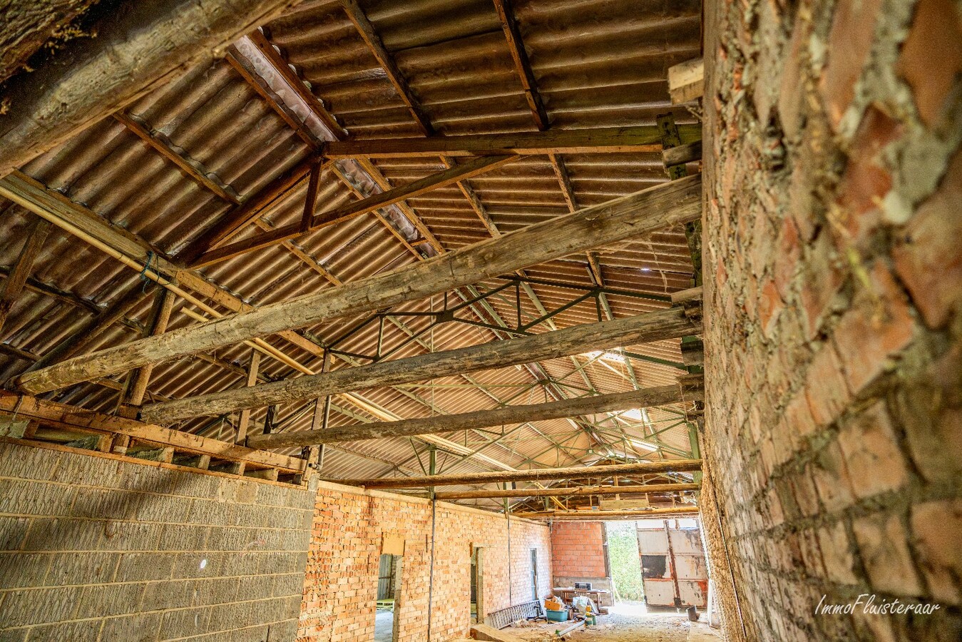 Uniek gelegen te renoveren woning met stalgebouw op ca. 10ha te Herk-de-Stad 