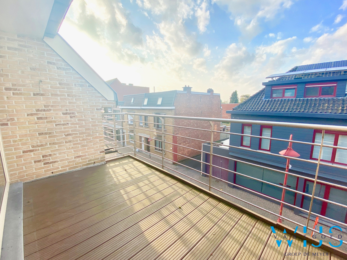 3 slaapkamerappartement met garage in hartje Assenede ! 