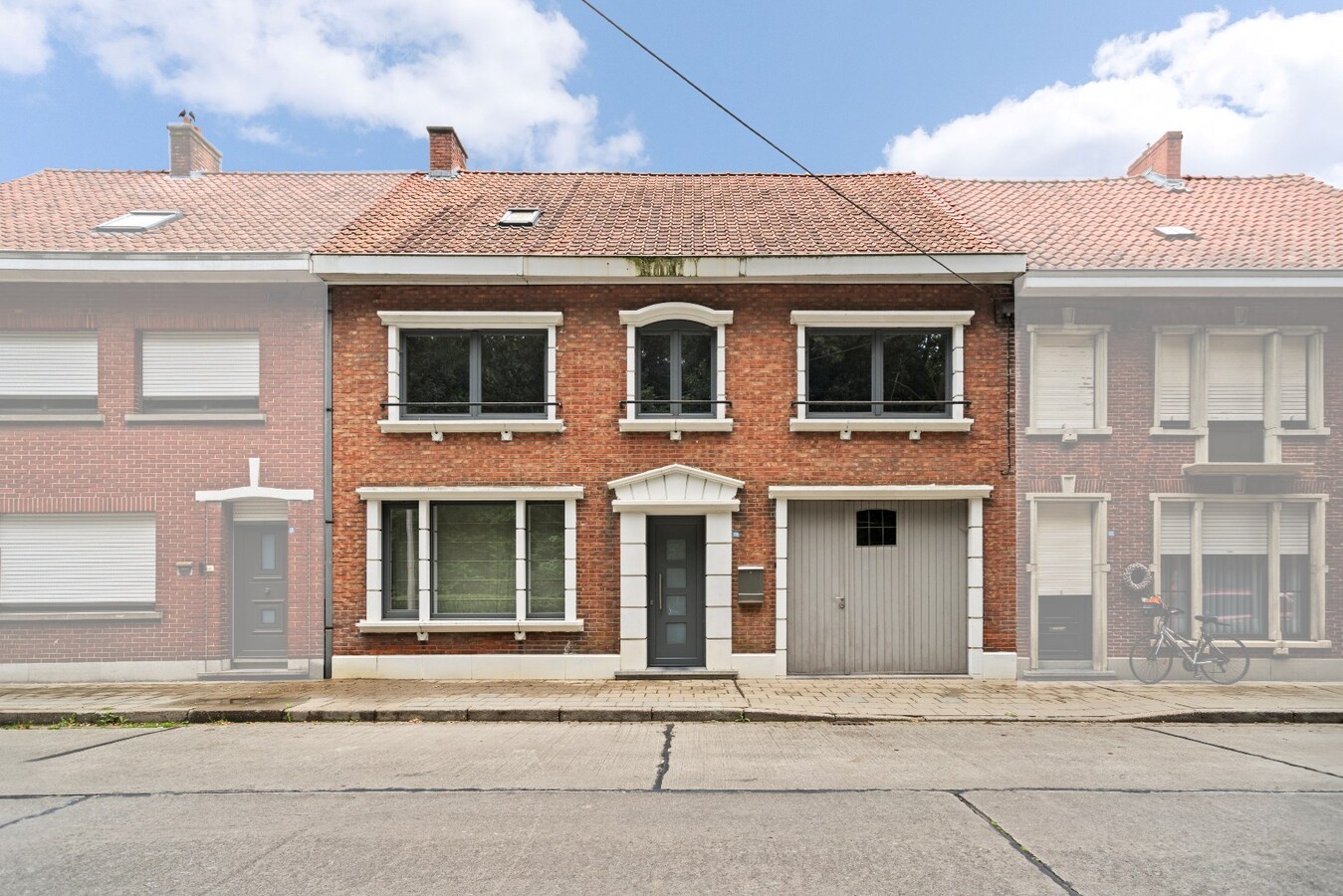 Verrassend ruime gezinswoning met garage op ruim perceel van 530m² 