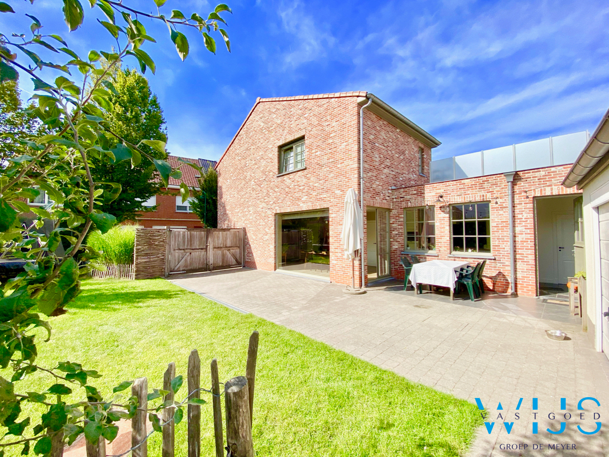 Prachtig afgewerkt landelijk woonhuis in hartje Ertvelde ! 